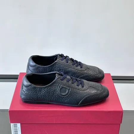 フェラガモ カジュアルシューズ