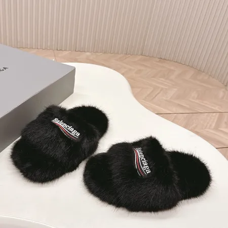 バレンシアガ スリッパ