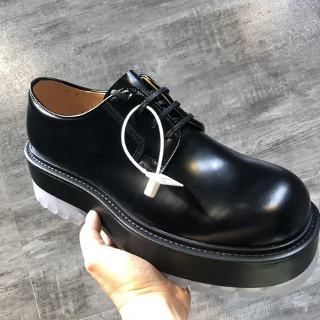 ボッテガ ヴェネタ ビジネスシューズ