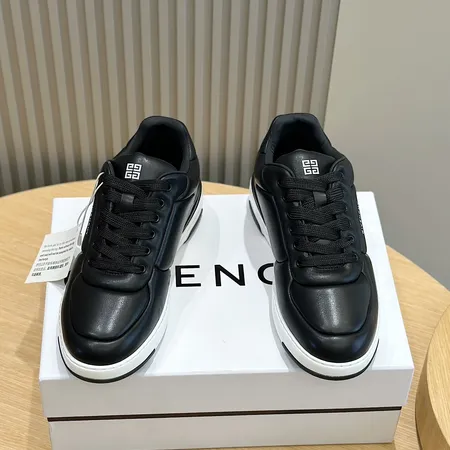 ジバンシィ カジュアルシューズ