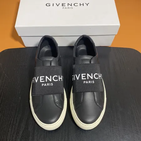 ジバンシィ カジュアルシューズ