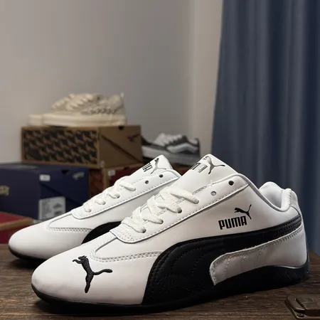 プーマ スニーカー