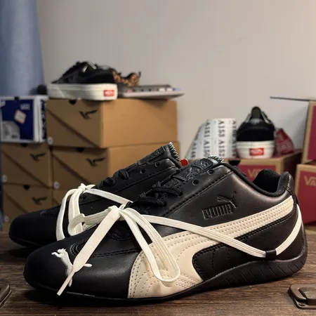 プーマ スニーカー
