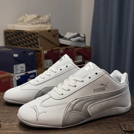 プーマ スニーカー