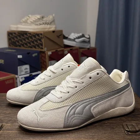 プーマ スニーカー