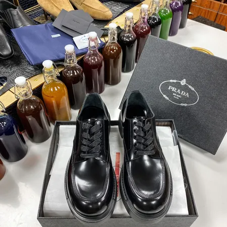 プラダ ビジネスシューズ