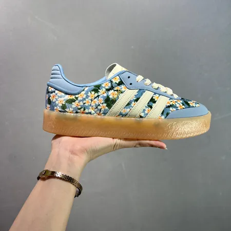 アディダス カジュアルシューズ