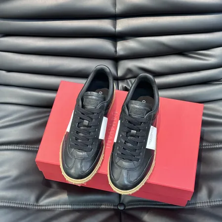 ヴァレンティノ カジュアルシューズ