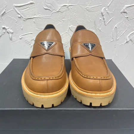 プラダ カジュアルシューズ