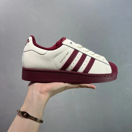 アディダス カジュアルシューズ