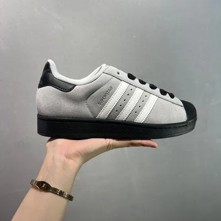 アディダス カジュアルシューズ