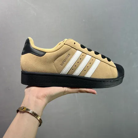 アディダス カジュアルシューズ