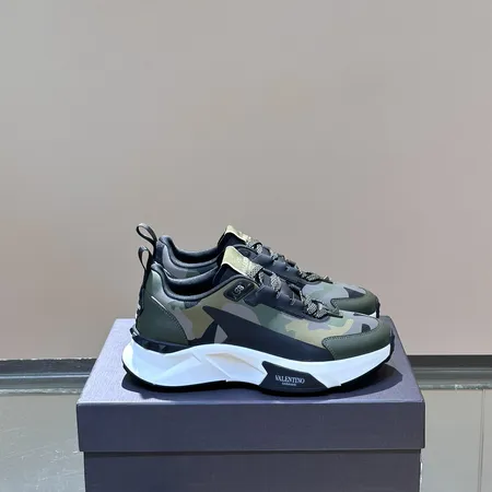 ヴァレンティノ カジュアルシューズ