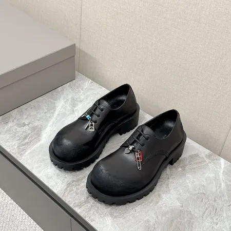 バレンシアガ ビジネスシューズ