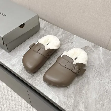 バレンシアガ スリッパ