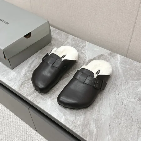 バレンシアガ スリッパ