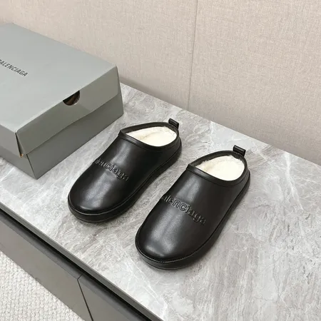 バレンシアガ スリッパ