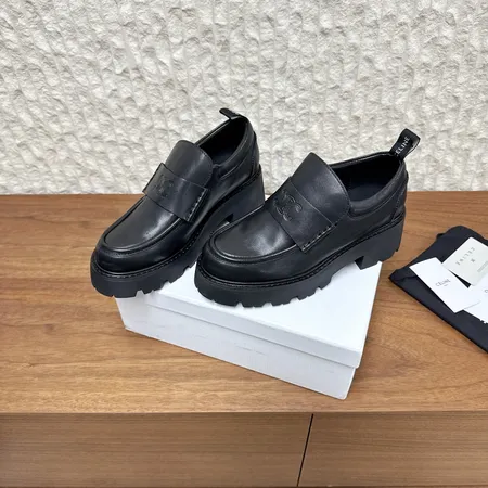 セリーヌ カジュアルシューズ