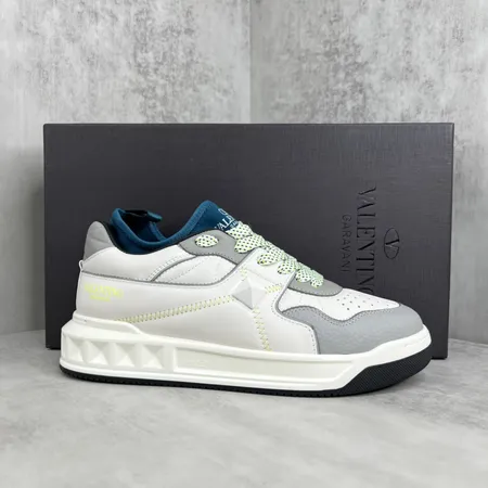 ヴァレンティノ カジュアルシューズ