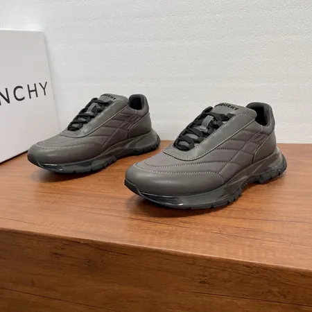 ジバンシィ スニーカー