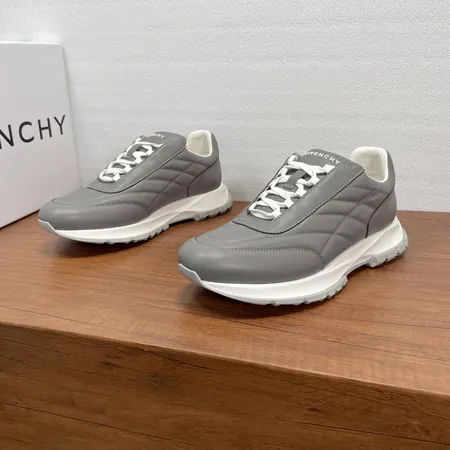 ジバンシィ スニーカー