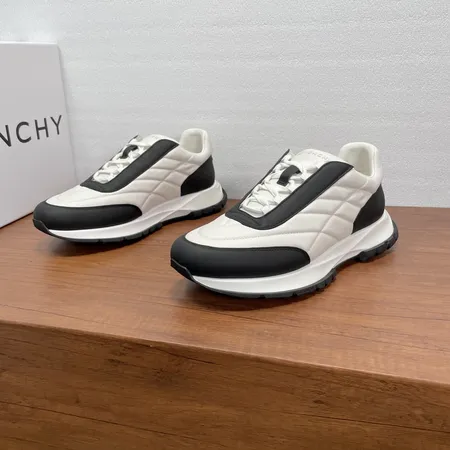 ジバンシィ スニーカー