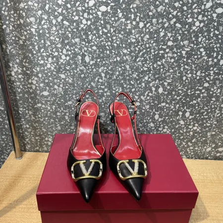 ヴァレンティノ サンダル