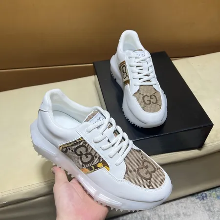 グッチ カジュアルシューズ