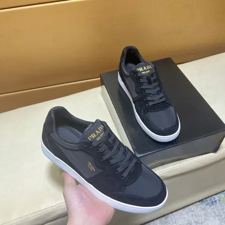 プラダ カジュアルシューズ