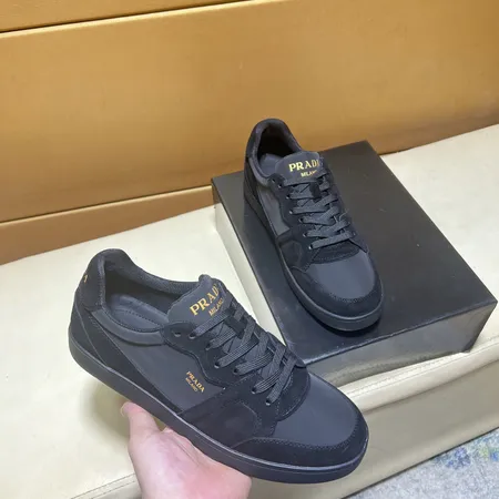 プラダ カジュアルシューズ