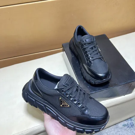 プラダ カジュアルシューズ