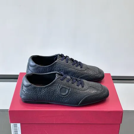 フェラガモ カジュアルシューズ