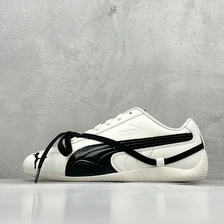 プーマ スニーカー