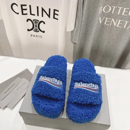 バレンシアガ スリッパ