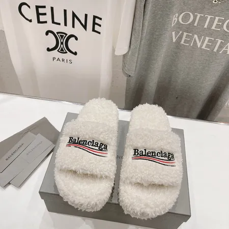 バレンシアガ スリッパ