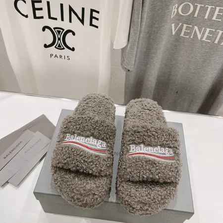 バレンシアガ スリッパ