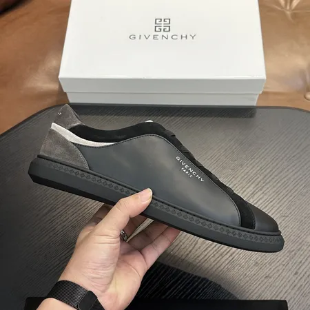 ジバンシィ カジュアルシューズ