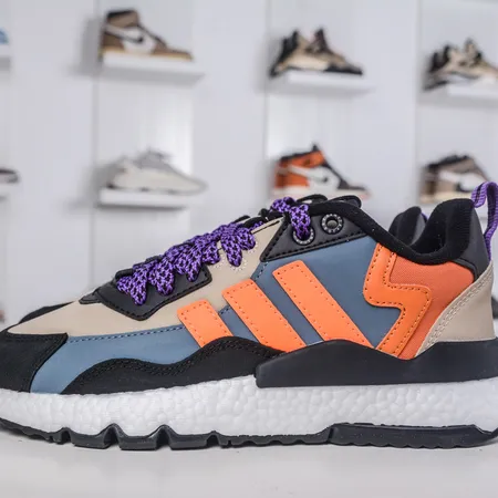 アディダス スニーカー