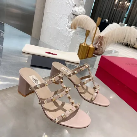 ヴァレンティノ サンダル