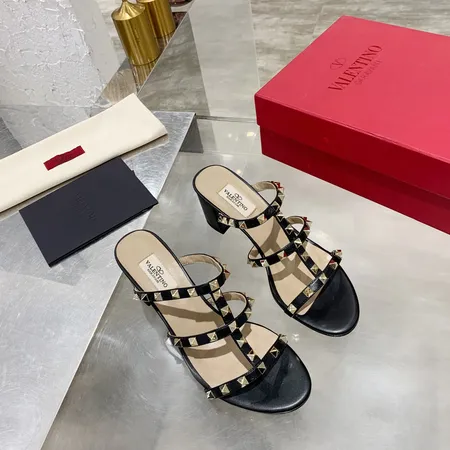 ヴァレンティノ サンダル