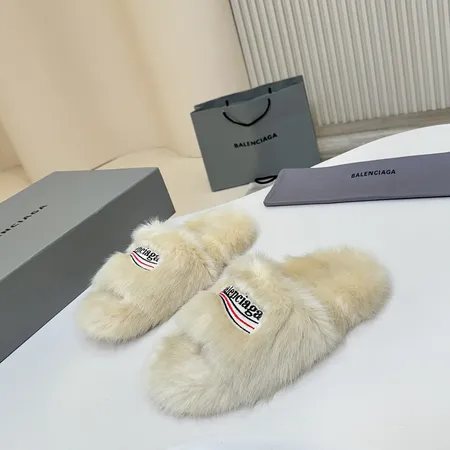 バレンシアガ スリッパ