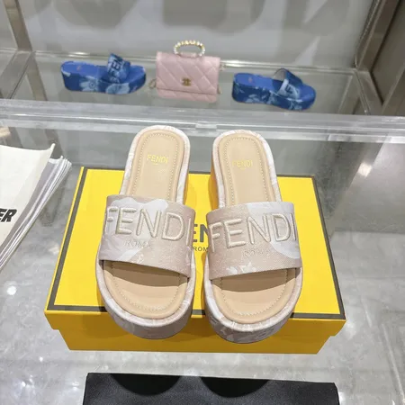 フェンディ スリッパ