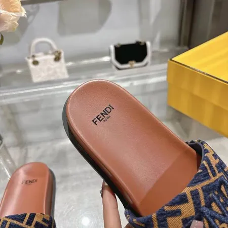 フェンディ スリッパ