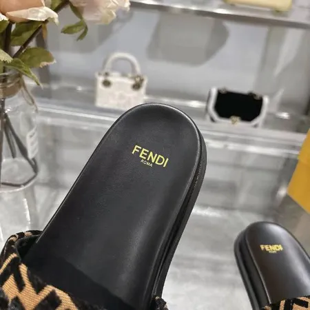 フェンディ スリッパ