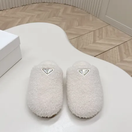 プラダ スリッパ