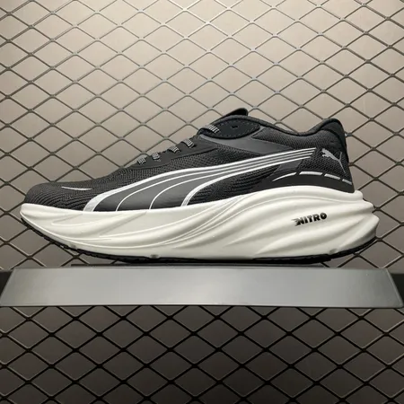 プーマ スニーカー