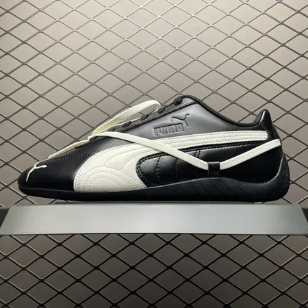 プーマ スニーカー