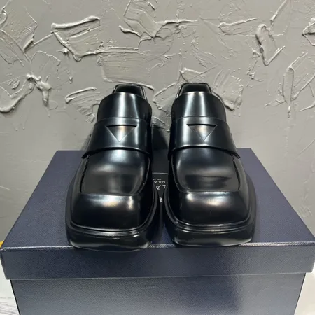 プラダ ビジネスシューズ