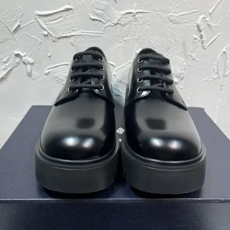 プラダ ビジネスシューズ