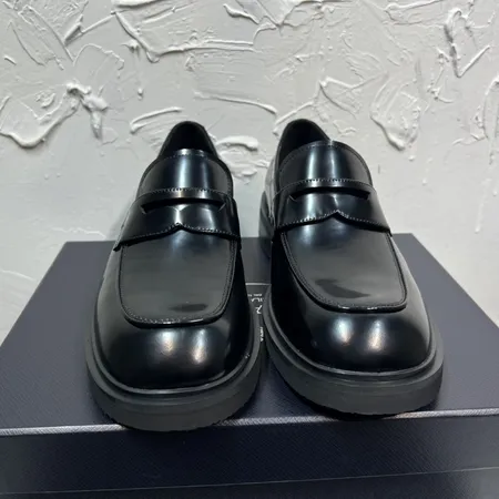 プラダ ビジネスシューズ